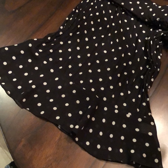 S.L.B. Black & White round ruffle collar, short sleeves crinkle polka dot top - Picture 7 of 13